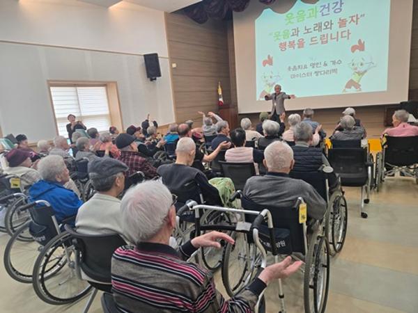 노래로 물든 가을, 단풍으로 물든 하루