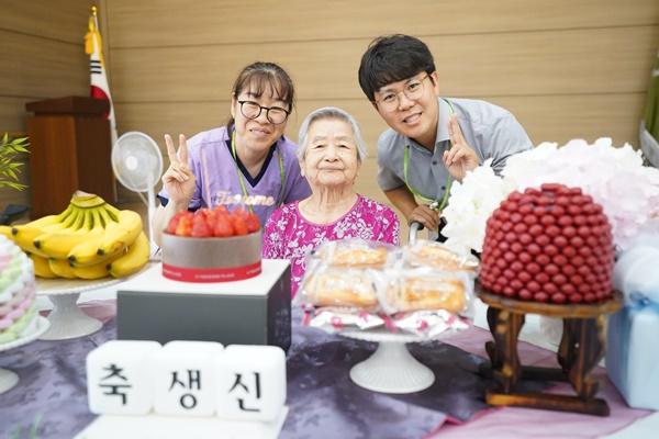 단체생신잔치 이미지